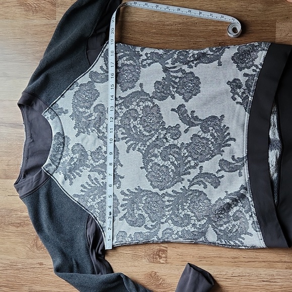 Lululemon sweatshirt Fleet street heathered grey floral sweater size 6 - Picture 4 of 7